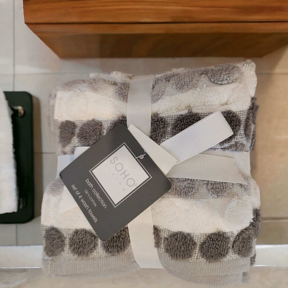 SOHO Living Gray White Dot 100% Cotton Towel Set 4-Piece Washcloth